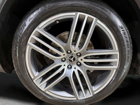 Used 2025 Mercedes-Benz GLS 450 4MATIC image 31