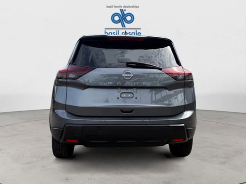 Used 2025 Nissan Rogue SV image 4