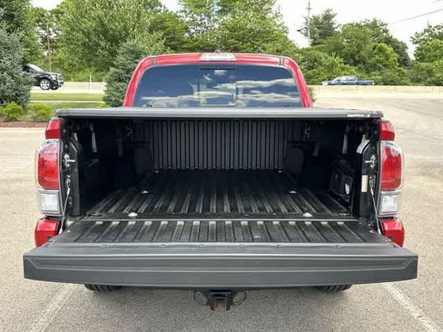 Used 2021 Toyota Tacoma TRD Off-Road w/ Technology Package AWD/4WD image 23