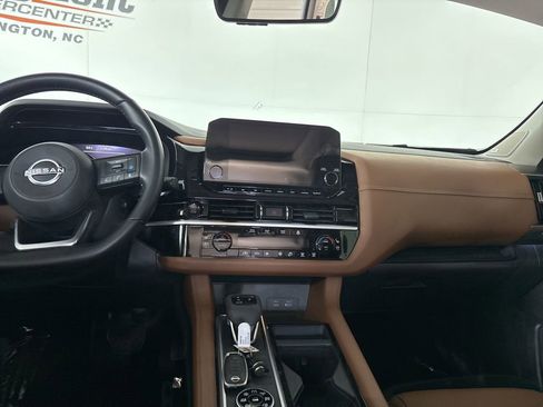 Used 2025 Nissan Pathfinder Platinum AWD/4WD image 26