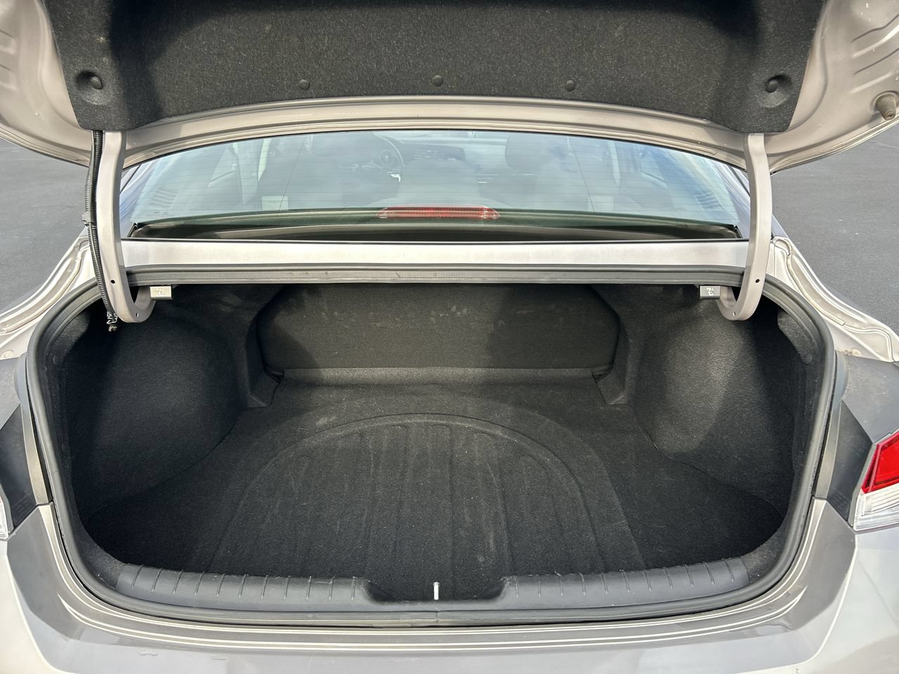 Used 2024 Hyundai Elantra SEL FWD image 17
