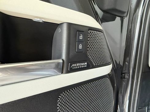 Used 2024 Land Rover Defender 110 X-Dynamic SE image 18