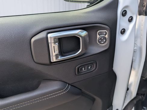 Used 2021 Jeep Wrangler Unlimited Sahara image 18