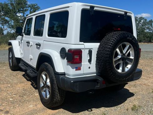 Used 2018 Jeep Wrangler Unlimited Sahara image 6