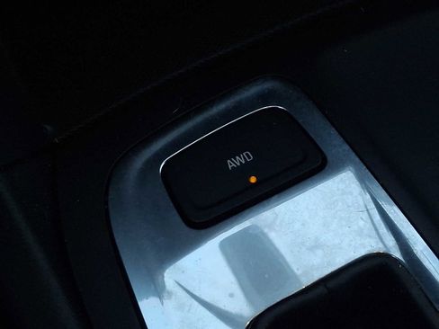 Used 2018 Chevrolet Equinox LT image 23