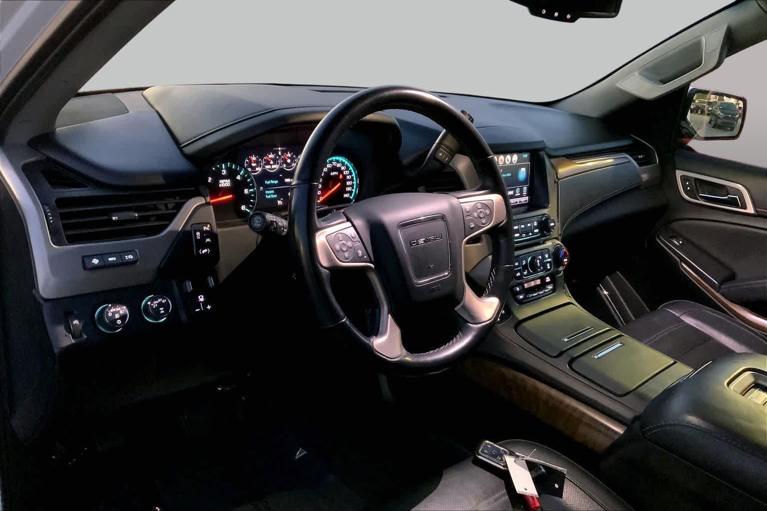 Used 2019 GMC Yukon XL Denali AWD/4WD image 15