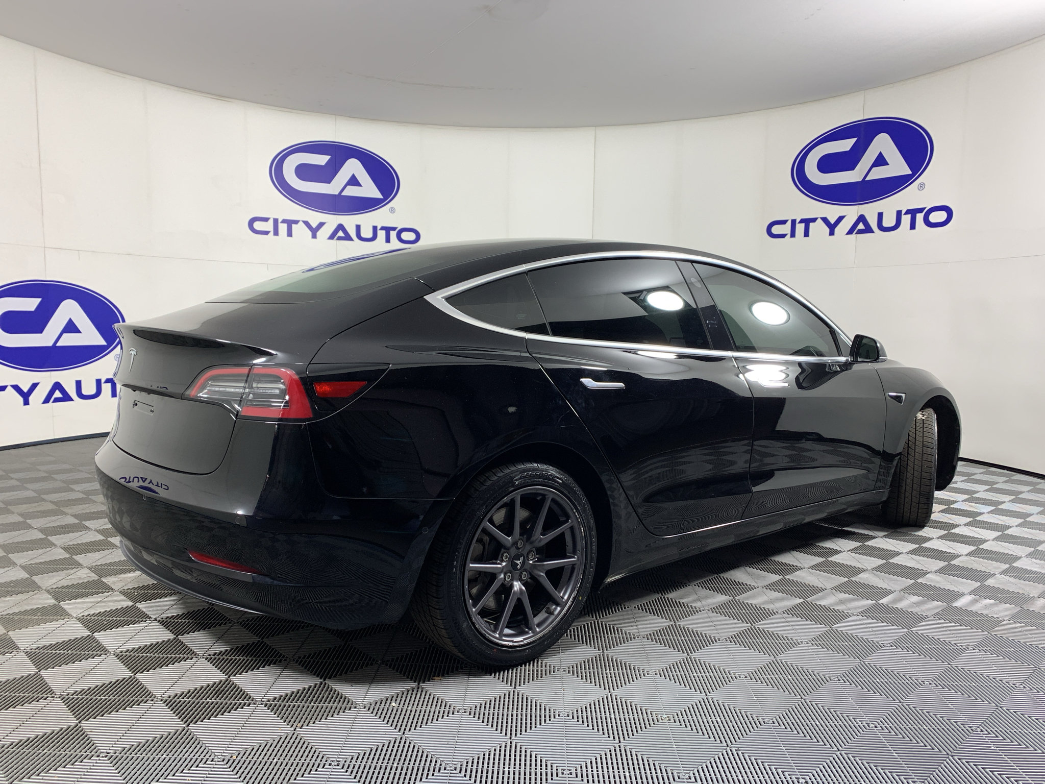Used 2019 Tesla Model 3 Standard Range Plus RWD image 3