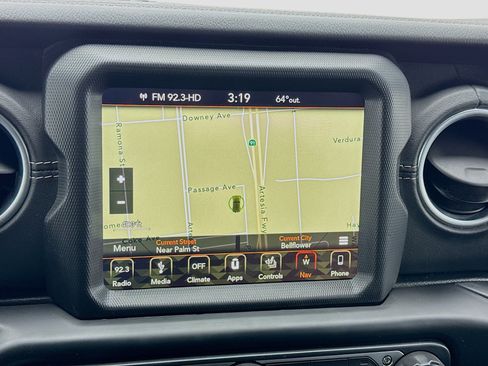 Used 2019 Jeep Wrangler Unlimited Sahara w/ Quick Order Package 24M Moab AWD/4WD image 9