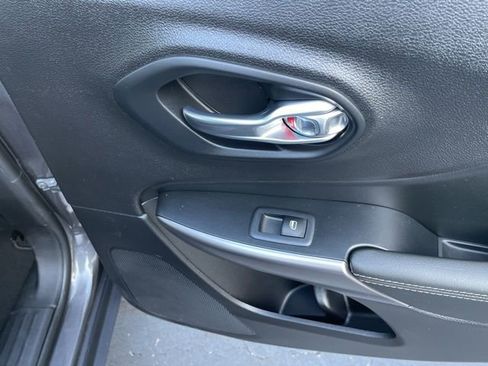 Used 2022 Jeep Cherokee Limited image 61