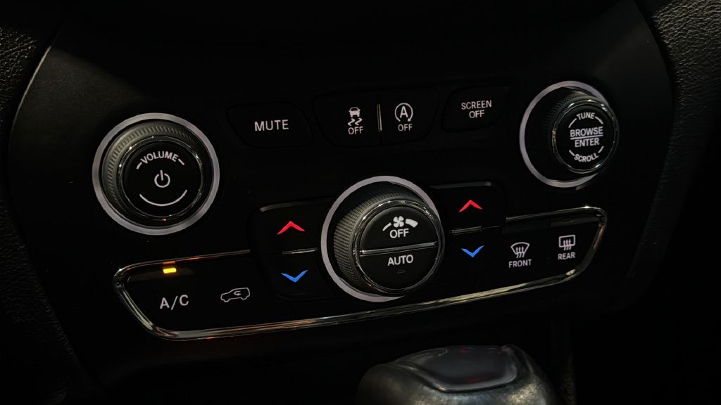 Used 2023 Jeep Cherokee Altitude Lux AWD/4WD image 34