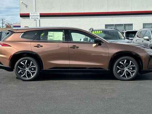 New 2025 Toyota Crown Signia image 8