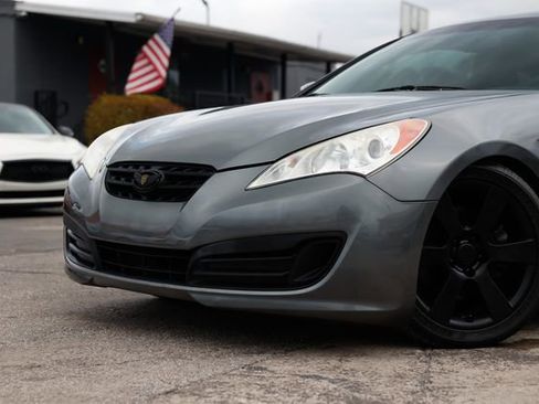 Used 2011 Hyundai Genesis 2.0T image 29
