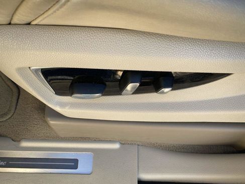 Used 2017 Cadillac Escalade Luxury image 12