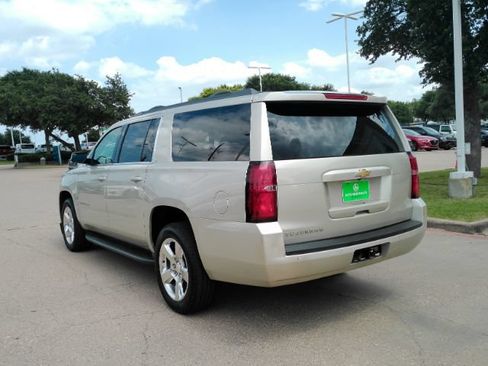 Used 2016 Chevrolet Suburban LT RWD image 13