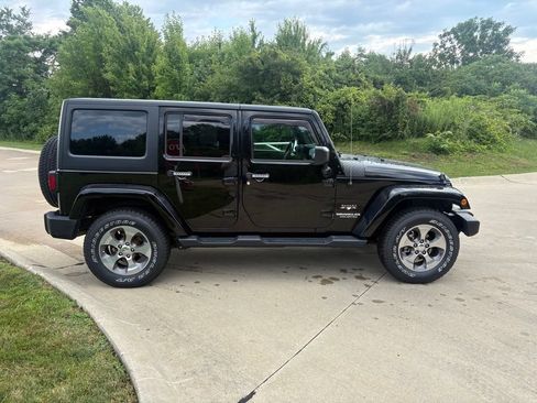 Used 2017 Jeep Wrangler Unlimited Sahara AWD/4WD image 10