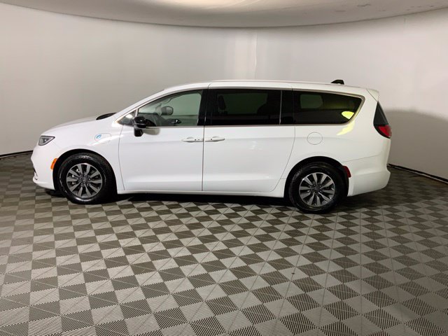 Used 2024 Chrysler Pacifica Limited FWD image 11