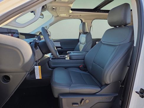 New 2025 Ford Expedition Active image 12