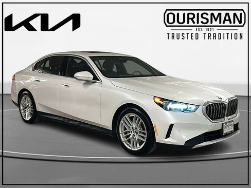 Used 2024 BMW 530i xDrive image 1