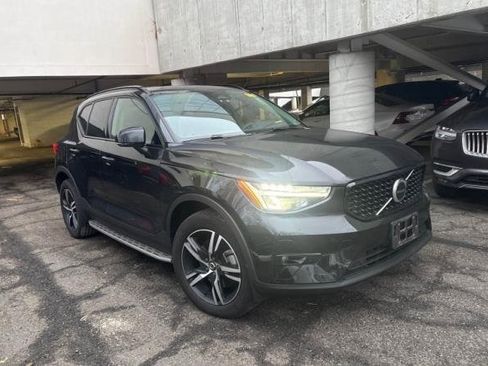 Used 2023 Volvo XC40 B5 Plus w/ Climate Package image 1
