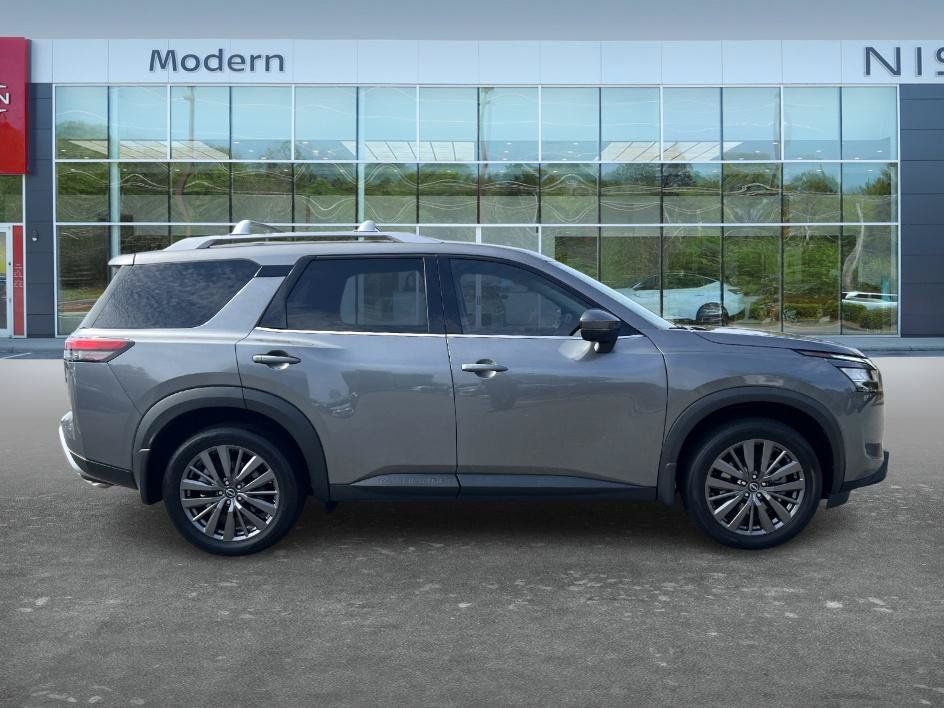 Certified 2024 Nissan Pathfinder SL w/ SL Premium Package FWD image 4