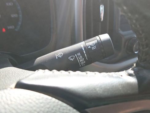 Used 2018 Chevrolet Colorado Z71 image 35