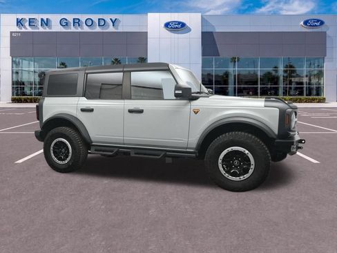 Used 2023 Ford Bronco Badlands AWD/4WD image 5