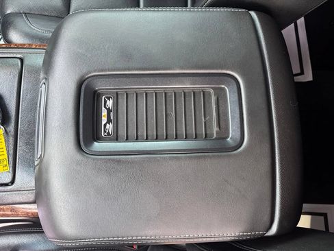 Used 2017 Chevrolet Tahoe Premier AWD/4WD image 28