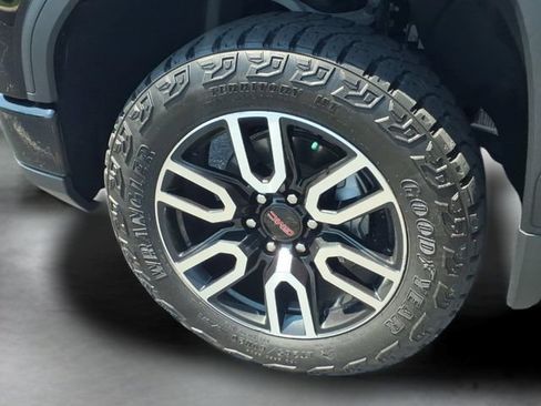Used 2024 GMC Sierra 1500 AT4 w/ Technology Package AWD/4WD image 16