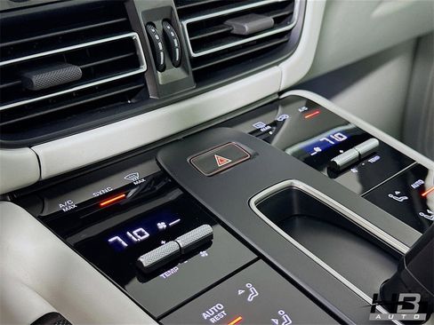 Used 2024 Porsche Macan GTS w/ Premium Plus Package image 13