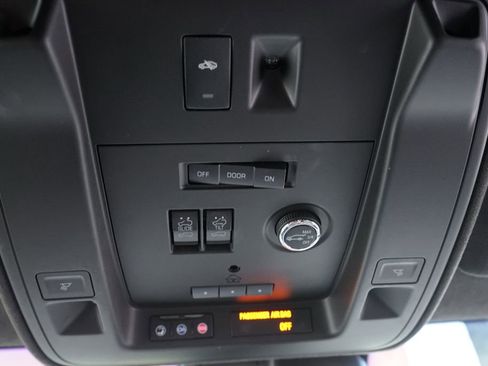 Used 2017 Cadillac Escalade ESV Platinum RWD image 35