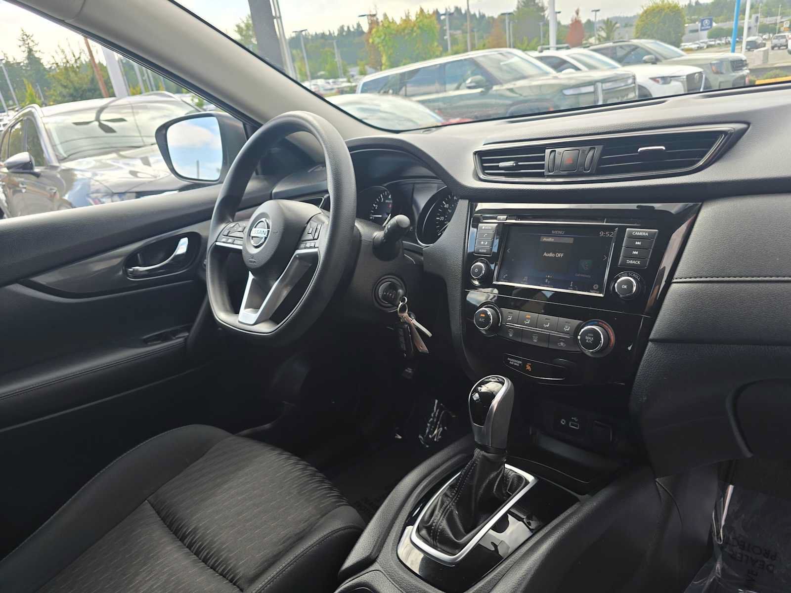 Used 2018 Nissan Rogue S AWD/4WD image 10