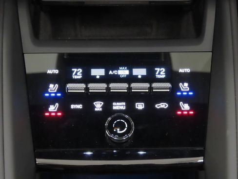 Certified 2025 Porsche Macan 4S Electric AWD/4WD image 31