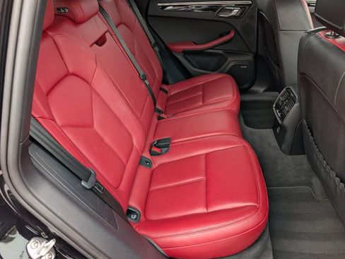 Used 2024 Porsche Macan image 7