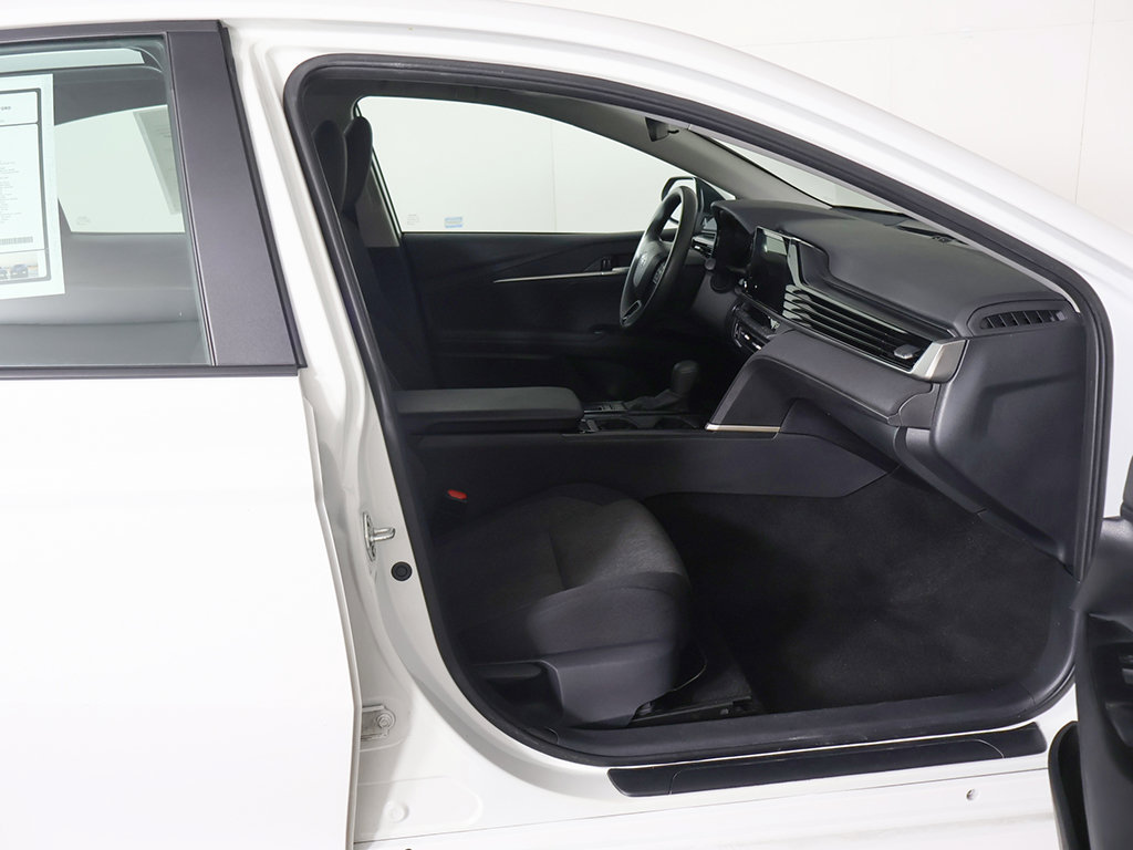 Used 2025 Toyota Camry LE FWD image 28
