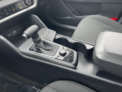 Used 2025 Kia Sportage LX image 39