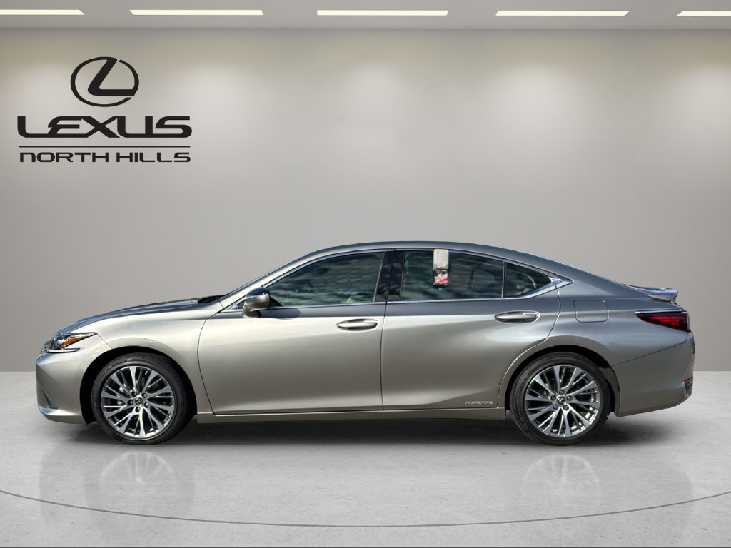 Used 2020 Lexus ES 300h w/ Premium Package FWD image 9