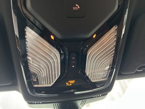 Used 2023 BMW 530e xDrive w/ Convenience Package image 27