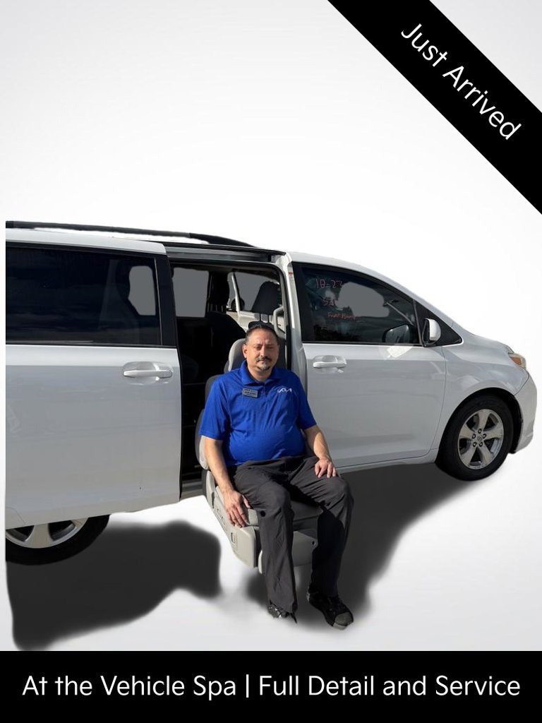 Used 2017 Toyota Sienna LE FWD image 7