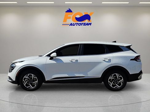 Used 2023 Kia Sportage LX FWD image 2