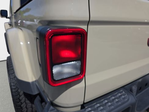 Used 2020 Jeep Gladiator Rubicon AWD/4WD image 29