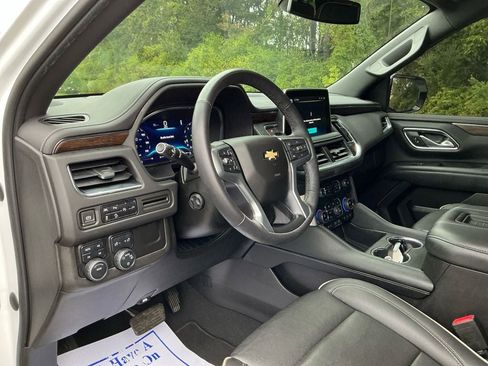 Used 2022 Chevrolet Suburban Premier image 16