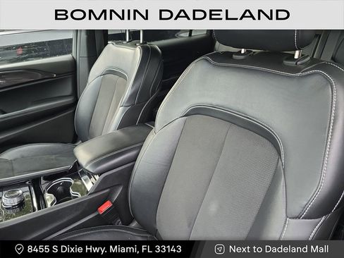 Used 2022 Jeep Grand Cherokee L Laredo image 16