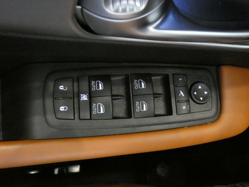 Used 2024 Chrysler Pacifica Pinnacle FWD image 24