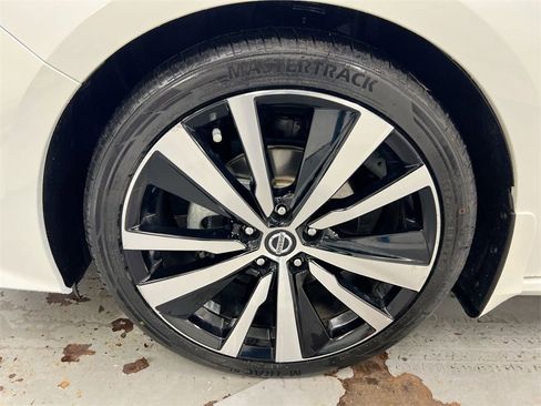 Used 2021 Nissan Altima 2.5 SR w/ SR Premium Package image 26