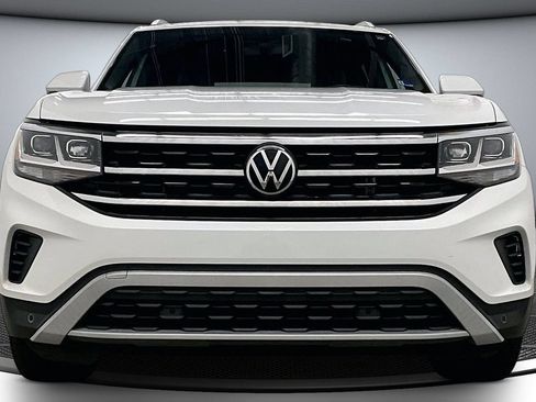 Used 2023 Volkswagen Atlas Cross Sport SE AWD/4WD image 2