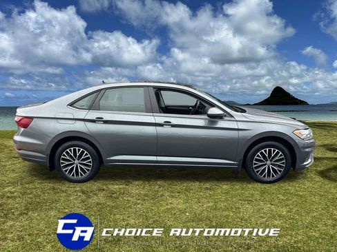 Used 2020 Volkswagen Jetta SE w/ SE Cold Weather Package image 9