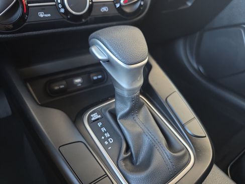 Certified 2025 Kia Soul LX w/ LX Technology Package FWD image 20