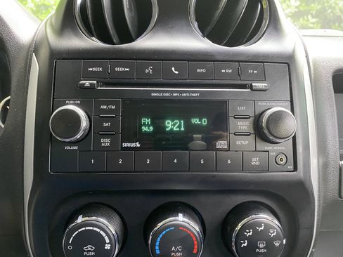 Used 2015 Jeep Compass High Altitude FWD image 24