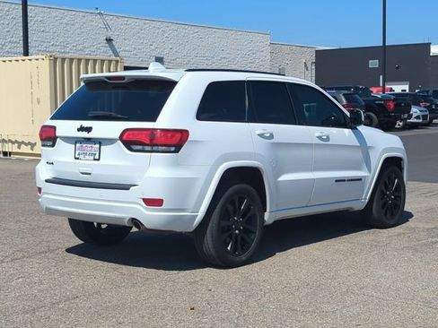 Used 2019 Jeep Grand Cherokee Altitude AWD/4WD image 3