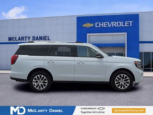 Used 2025 Ford Expedition Platinum AWD/4WD image 6